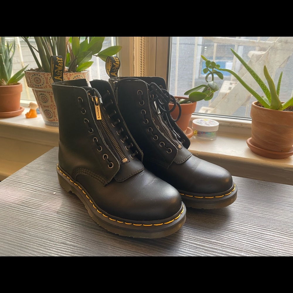Dr Martens Zipper Boots